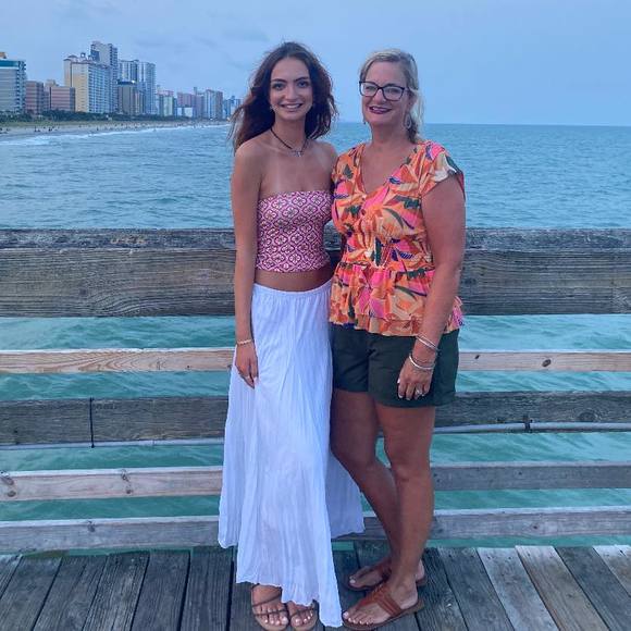 Meet your Posher, Alyson - Picture 1 of 1